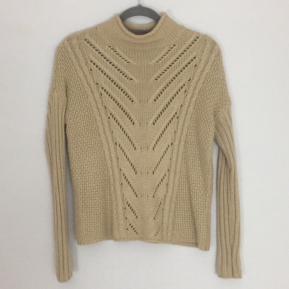 ✨3/$20✨
{STITCH FIX} OLIVE & OAK DOLMAN SWEATER - Picture 2 of 9